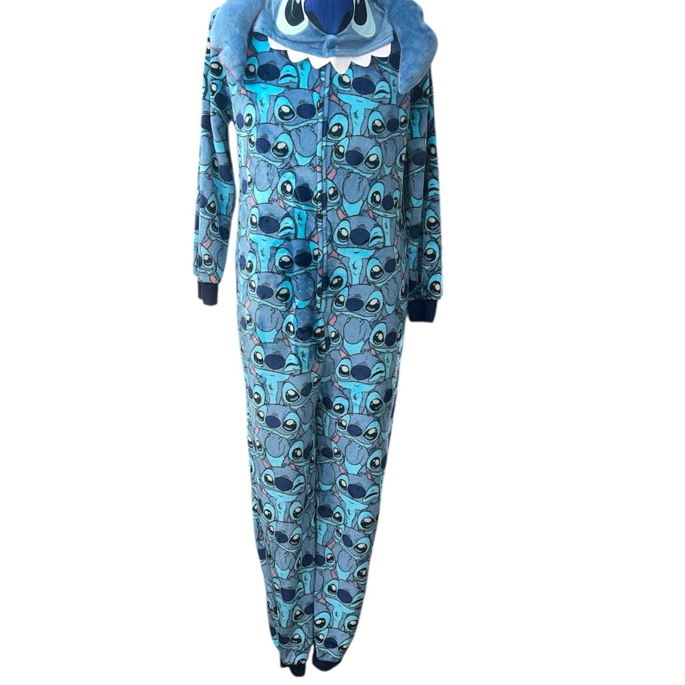 Disney Stitch Blue Character Hooded Blanket
PTP 26”, Length 65”Unisex size M - Picture 7 of 11